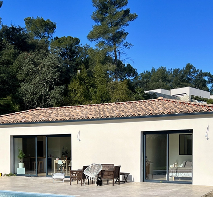 Façade rénovée avec des matériaux écologiques et modernes par Bat Covering