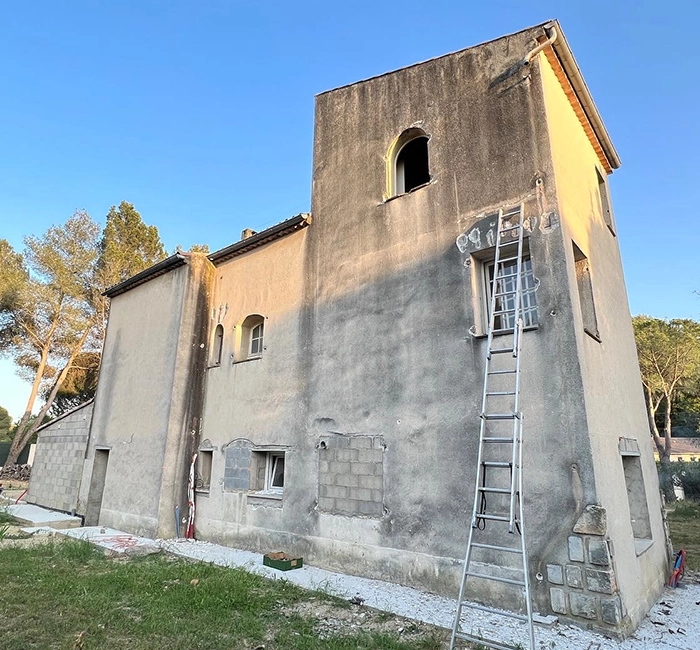 Peinture de façade après rénovation à Milhaud